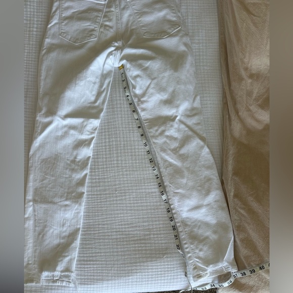 Abercrombie & Fitch High-Rise Super Skinny Distressed Jeans in White, Size 6s - Picture 3 of 11